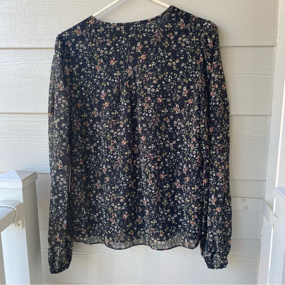 1. STATE V Neck Floral Blouse - Picture 4 of 11